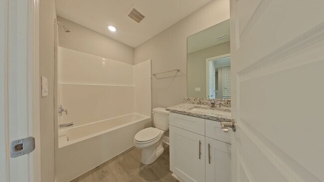 Building Photo - 806 Kenneth Dr