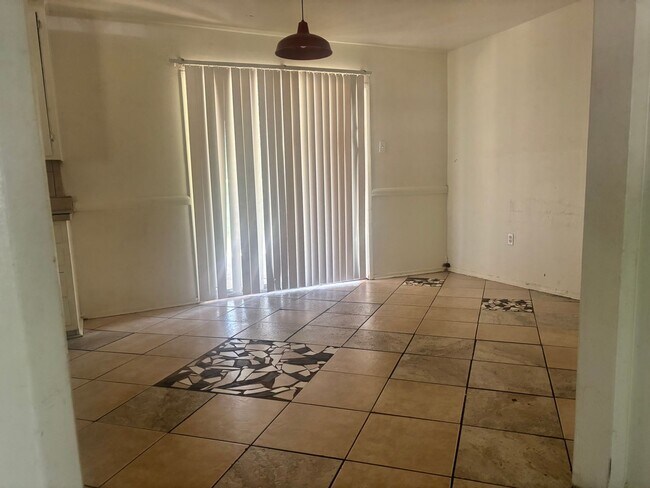 Building Photo - 2740 Teresa Dr
