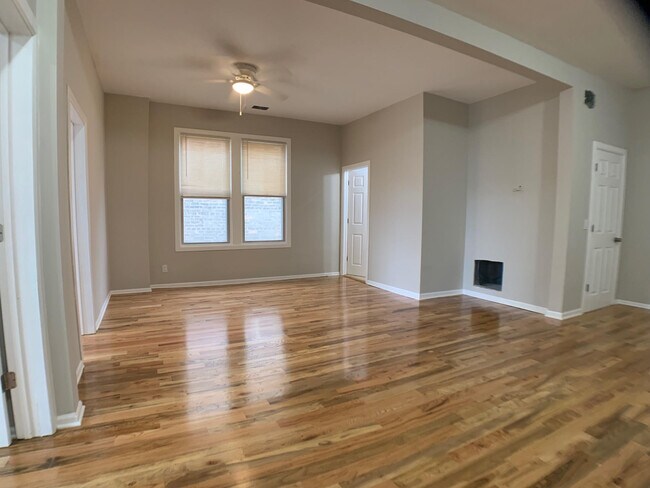 Foto del edificio - 1403 N Karlov Ave