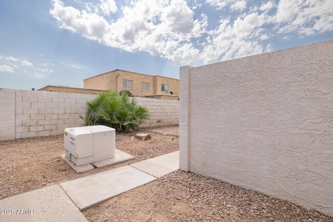 Building Photo - 1342 W Emerald Ave