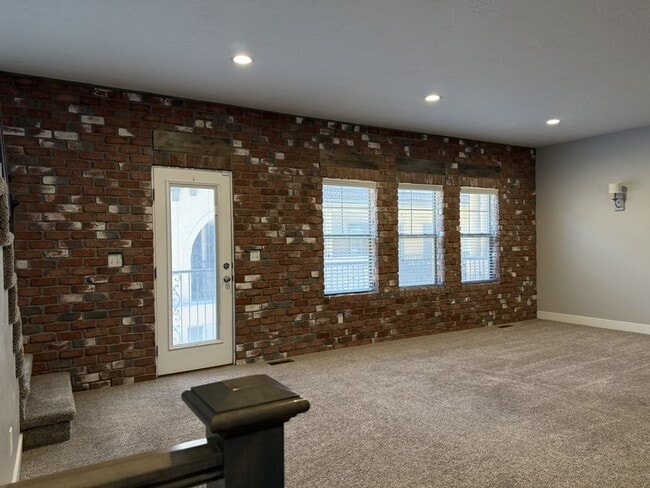 Building Photo - 5535 W Naples Dr
