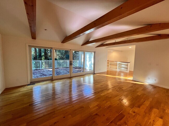 Foto del edificio - STUNNING FOUR BEDROOM HOME IN BLITHEDALE C...