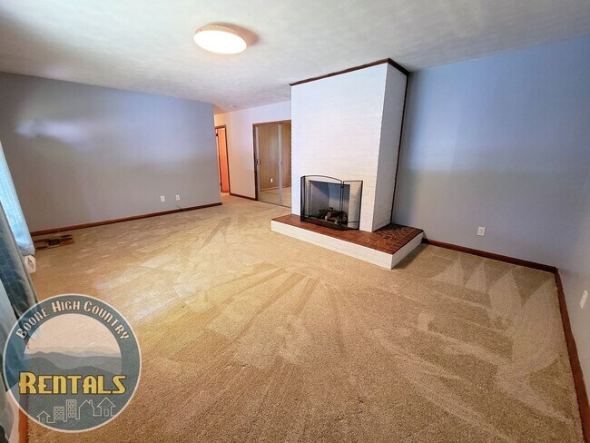 Foto del edificio - 3bd/2ba Ranch House Next to Watauga Medical Center