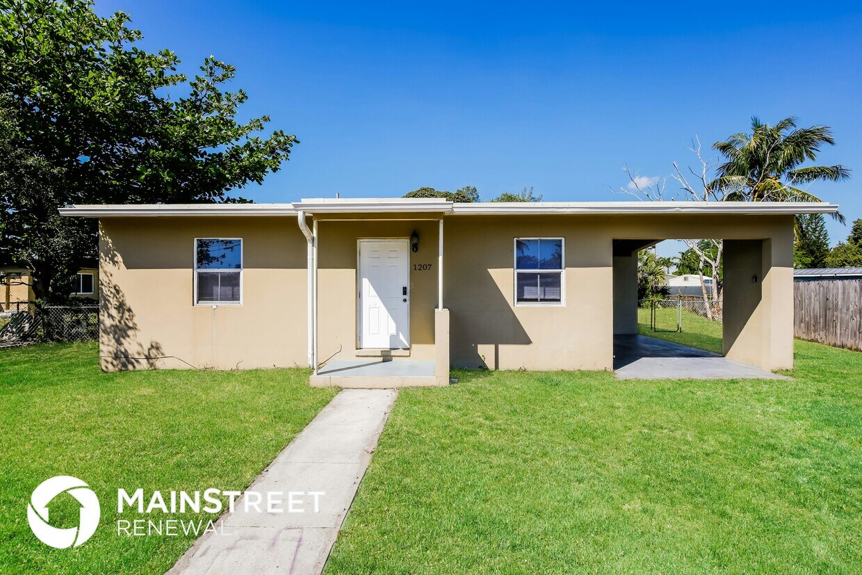 Primary Photo - 1207 NW 13th Ln
