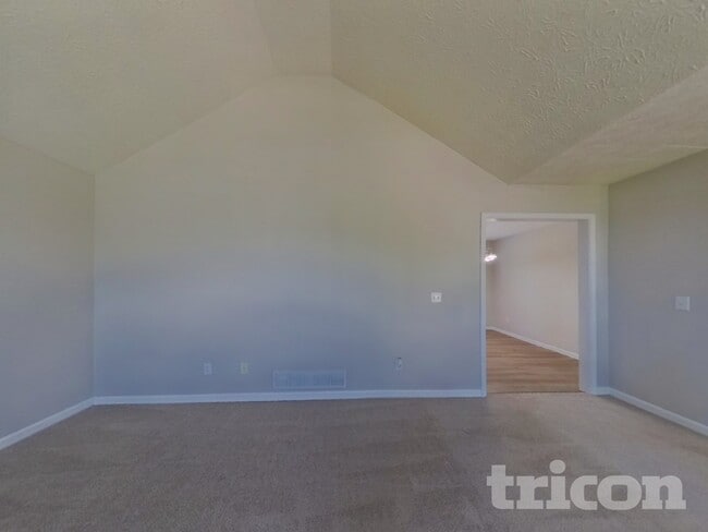 Building Photo - 217 White Pine Ln