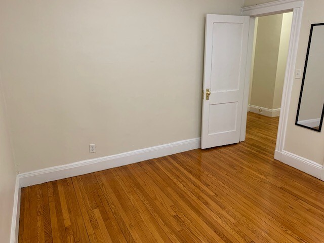 Building Photo - 123 Sutherland Rd