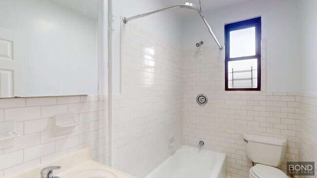 Building Photo - 620 W 171st St