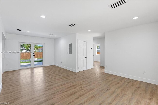Building Photo - 4 br, 2 bath House - 39 NW 49th St Amazing...
