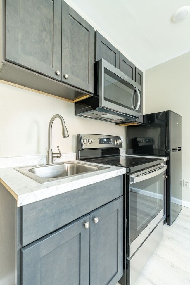 Photo - 104 S 51st St Apartment