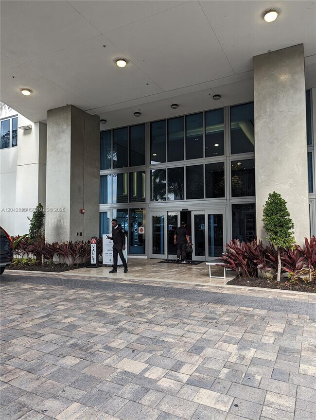 Building Photo - 17111 Biscayne Blvd