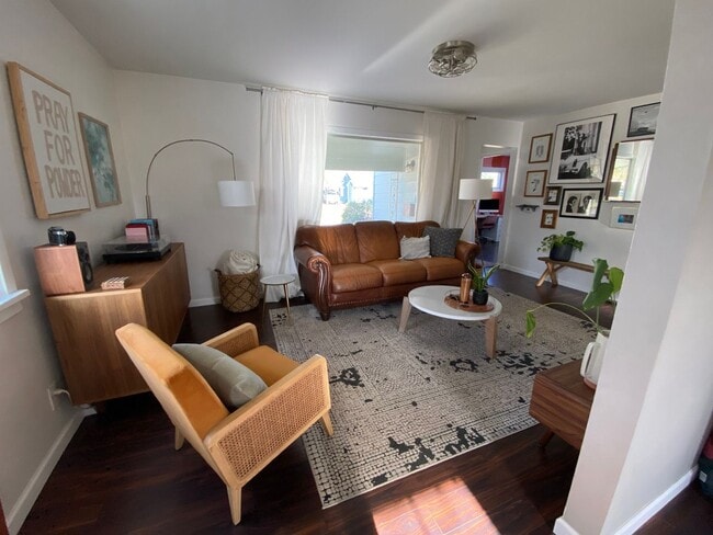 Foto del edificio - 3 Bedroom Single Family Home in Denver