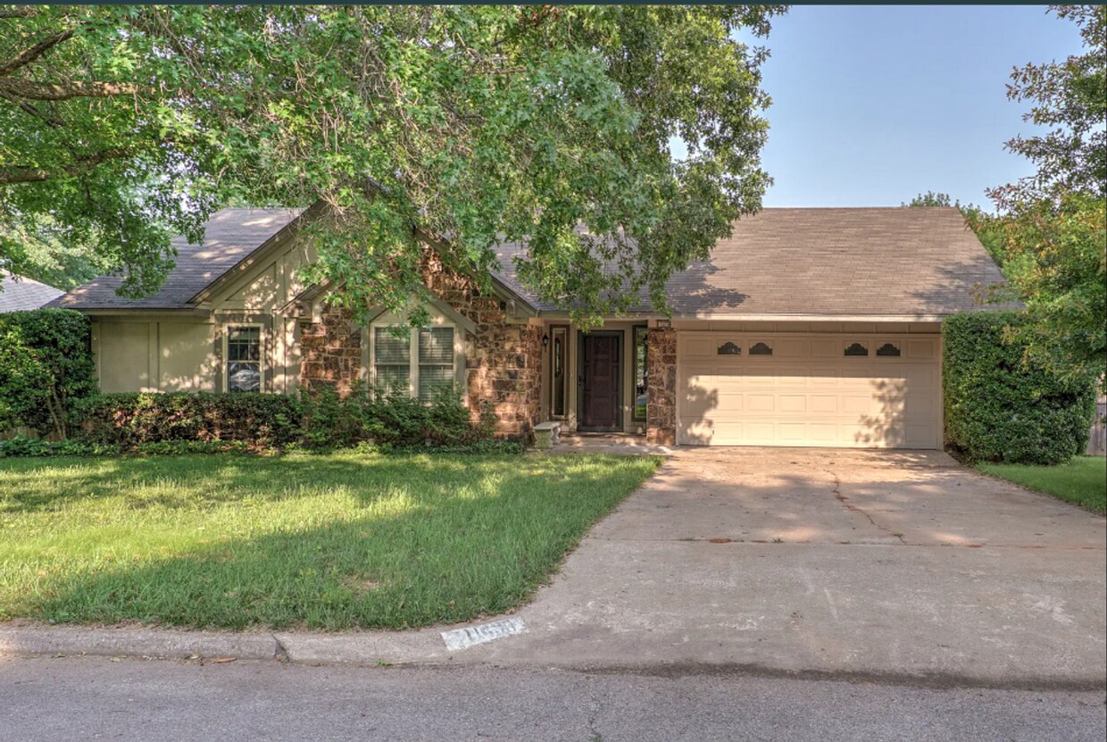Foto principal - 3 Bed | 2 Bath in Bixby!