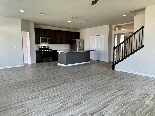 Building Photo - 1293 Nevarez