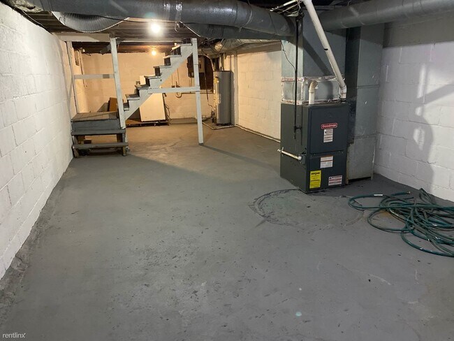 Building Photo - 3 br, 1 bath Duplex - 1500 East 26th Avenu...