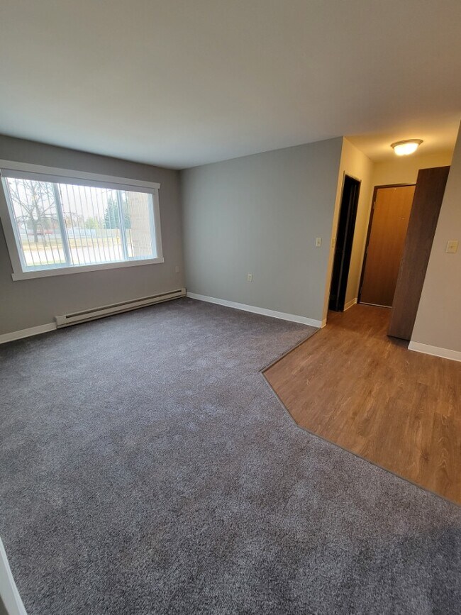 Columbia Square South *RENOVATED APARTMENTS!* 2500 Knight Dr Grand