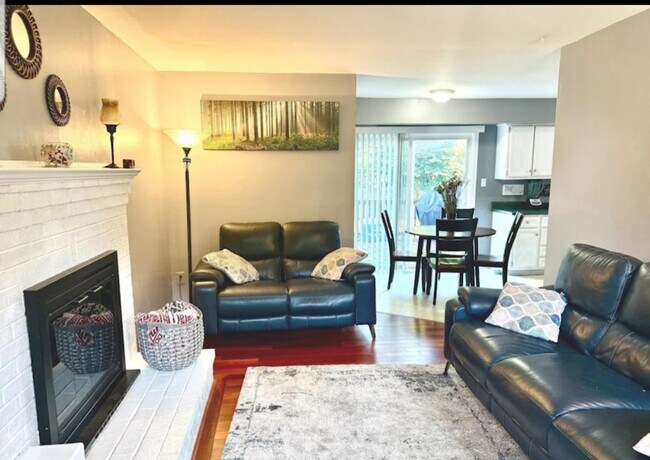 Foto del edificio - 11009 Fruitwood Dr