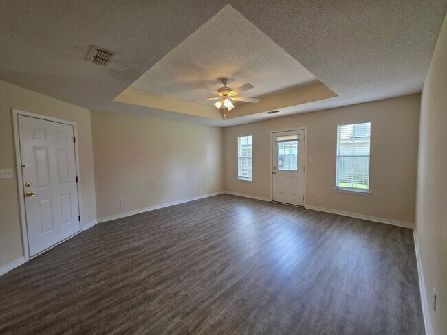 Foto del edificio - 3BR/2BA home with 2 car garage and privacy...