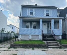 Building Photo - 165 Gates Ave
