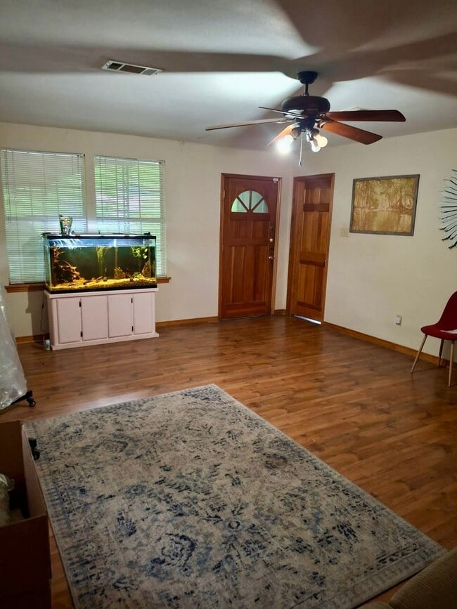 Building Photo - 1500 Cullen