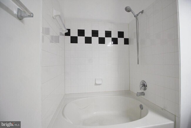 Building Photo - 2791 Centerboro Dr