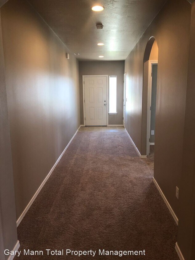 Primary Photo - 3 br, 2 bath House - 1326 E Burr Ave