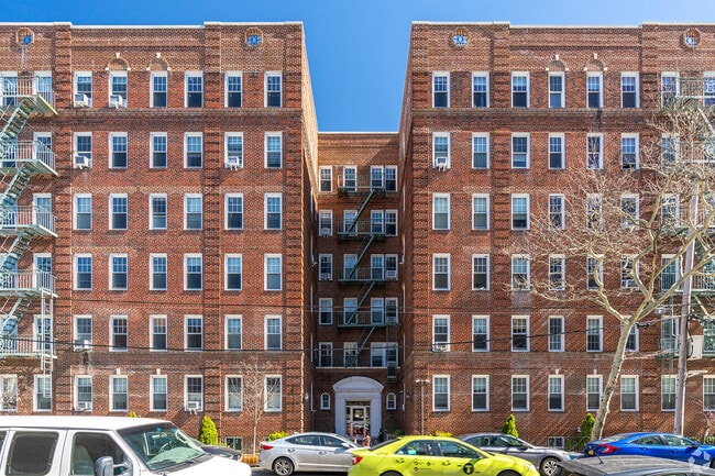 There are tons of housing options in Sunnyside.