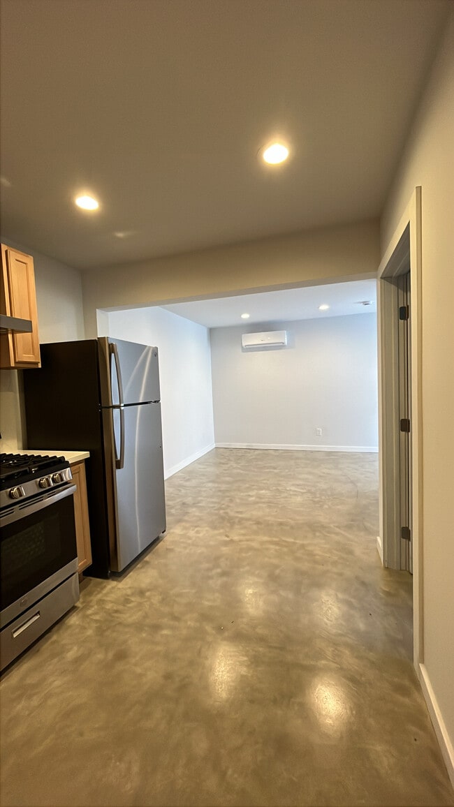 Building Photo - 216 N Burlington Ave