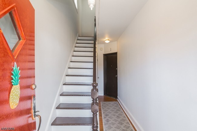 Building Photo - 453 River Dr