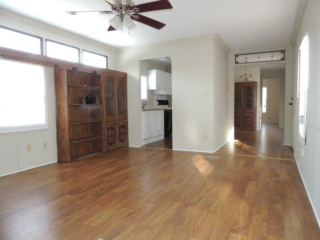 Building Photo - 965 Weems Chapel Rd