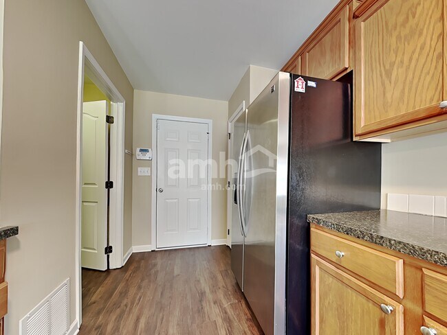 Foto del edificio - 2430 Joshua Ln