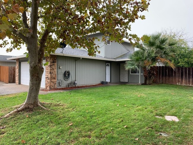 Building Photo - Super clean and move-in ready 3 Bedroom, 2 Bath!!