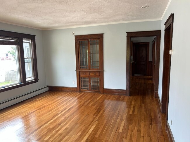 Building Photo - 130 Kinsley St