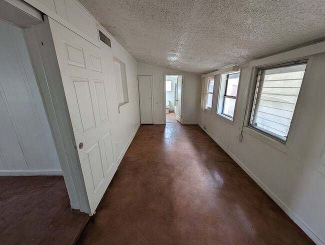 Building Photo - 3431 N Mountain Ave