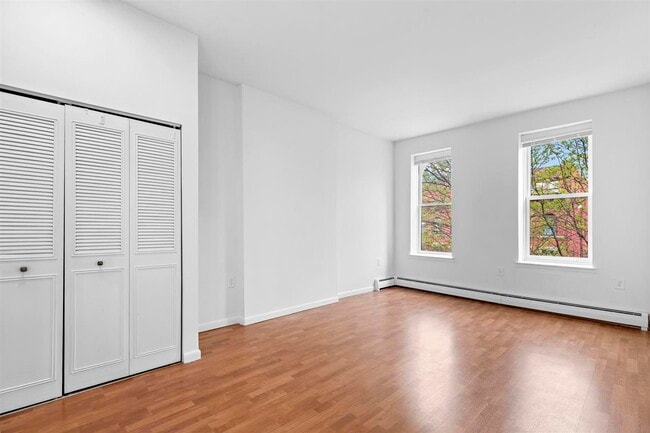 Building Photo - 263 10th St