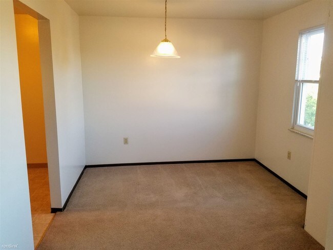 Building Photo - 812 Bellwood Dr