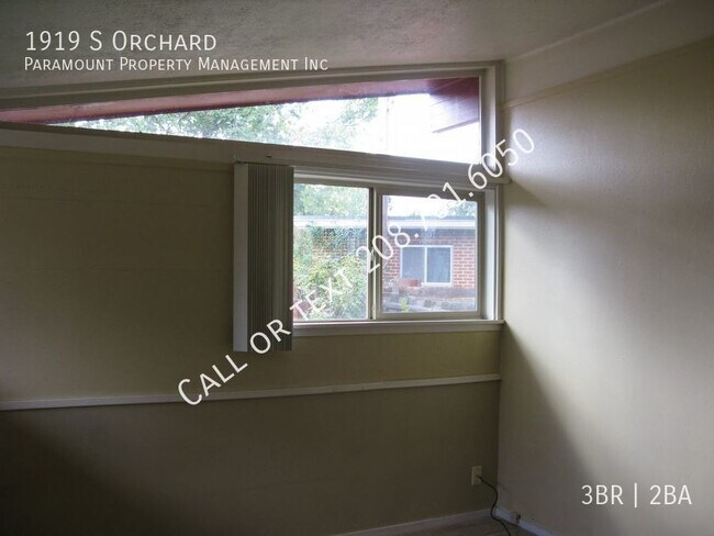 Building Photo - Retro Farm House Style of the 1950 located...