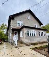 Building Photo - 423 Leonard St NE