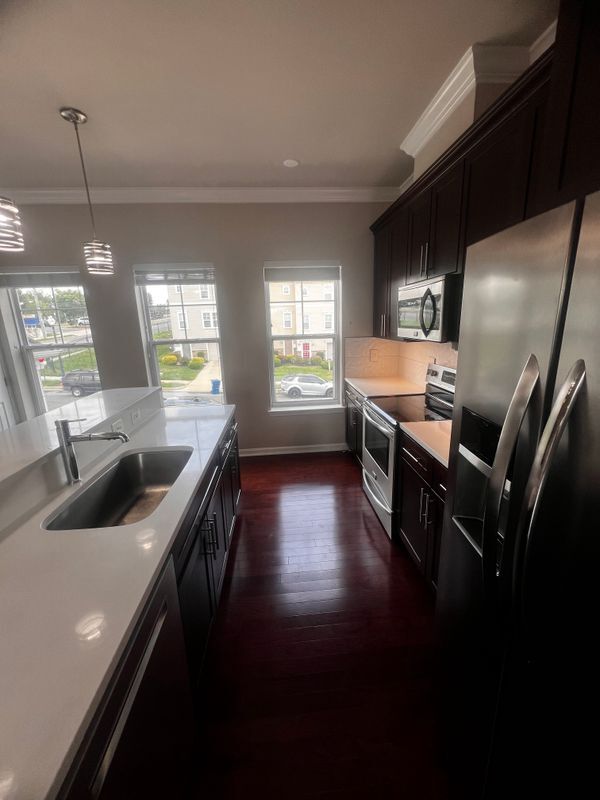 Building Photo - 405 Woodcrest Dr SE