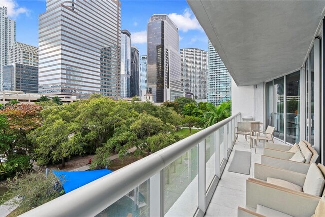 Building Photo - 495 Brickell Ave