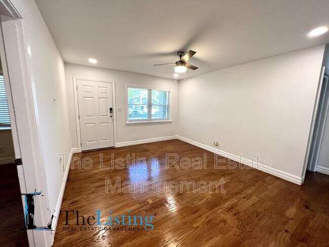 Foto del edificio - 5905 N Tampa St