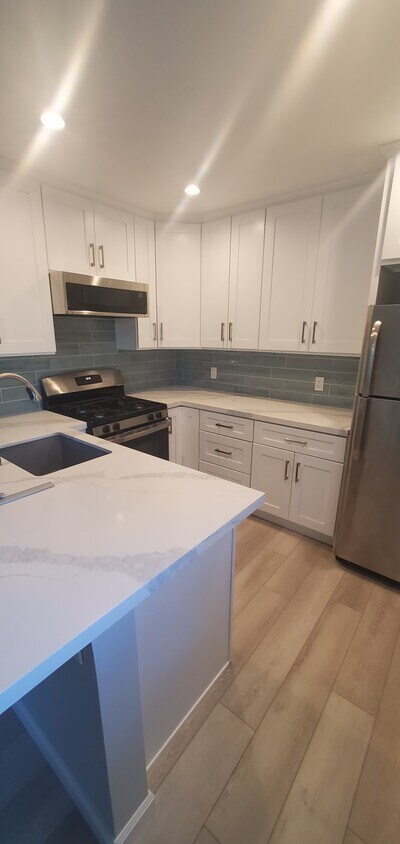 Kitchen - 11507 Moorpark St