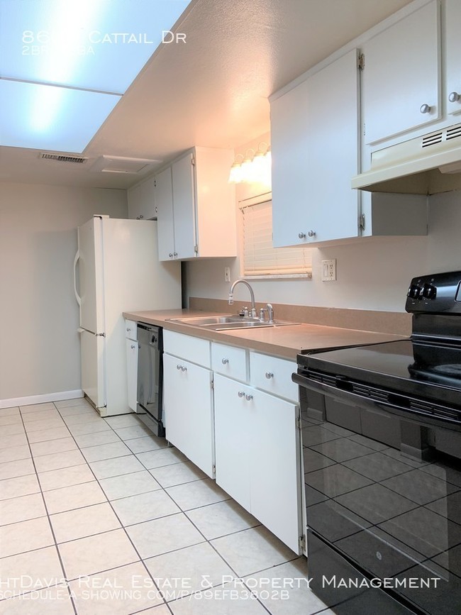 Building Photo - Adorable 2BD/1.5BA condo in Meadowood!