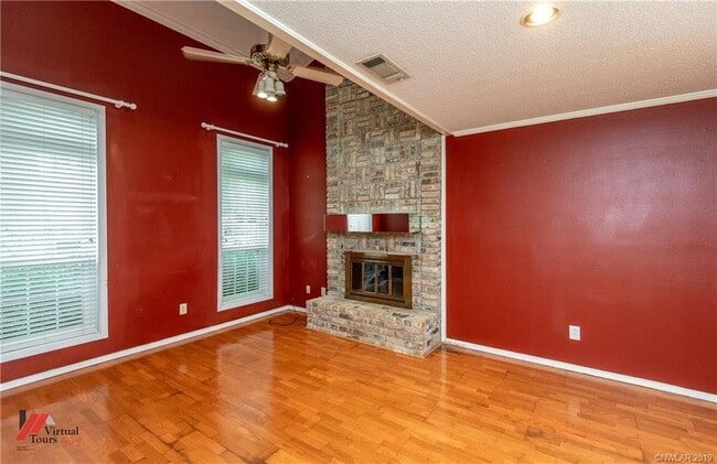 Building Photo - 8917 Glenmora Dr