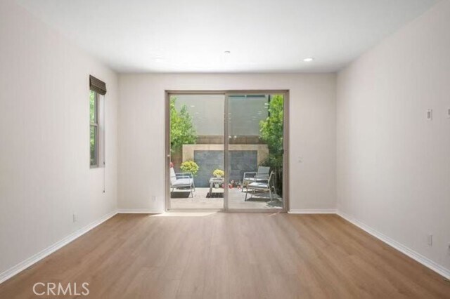 Foto del edificio - 120 Halo