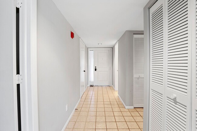 Building Photo - 5960 Pelican Bay Blvd