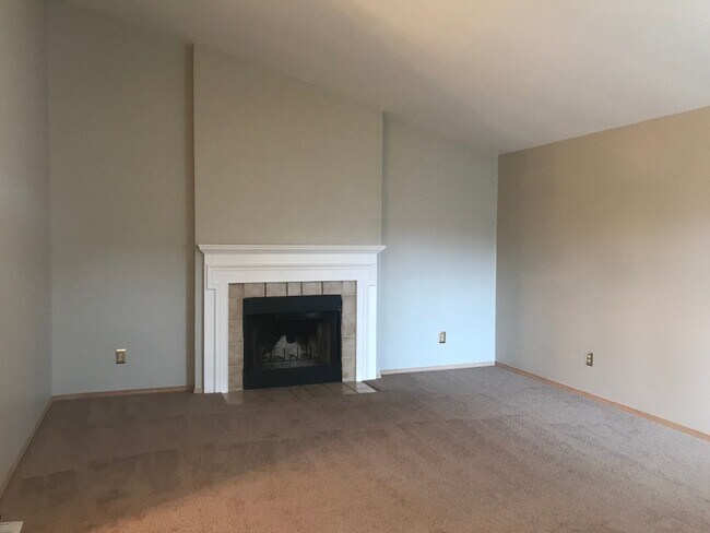 Foto del edificio - **$500 OFF First Full Month's Rent** *Fres...