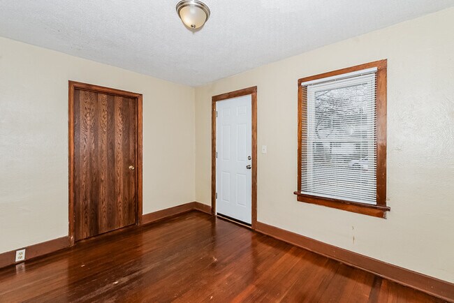 Foto del edificio - 106 9th Ave N