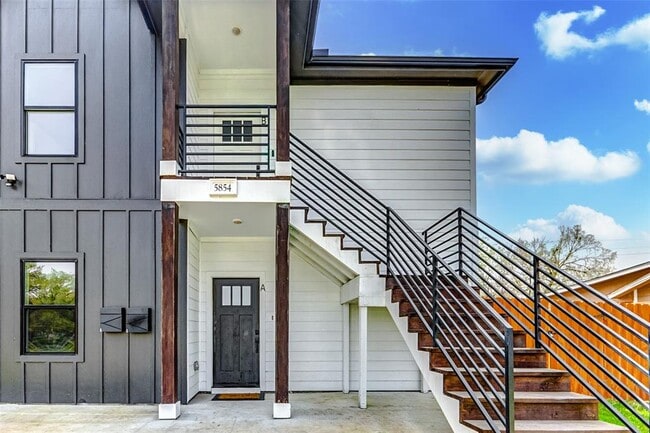 Building Photo - 5854 Southville St