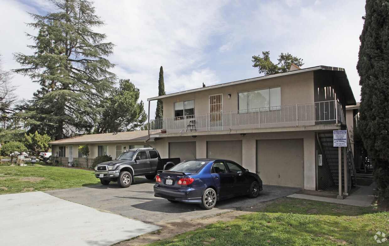 Primary Photo - 902-906 S Hale Ave