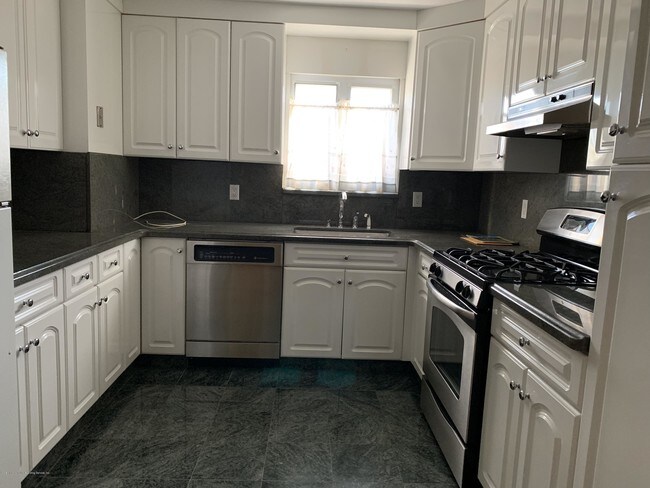 Building Photo - 450 Leverett Ave